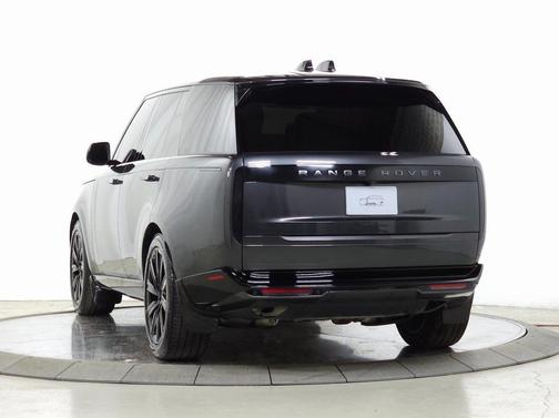 2025 Land Rover Range Rover P400 SE