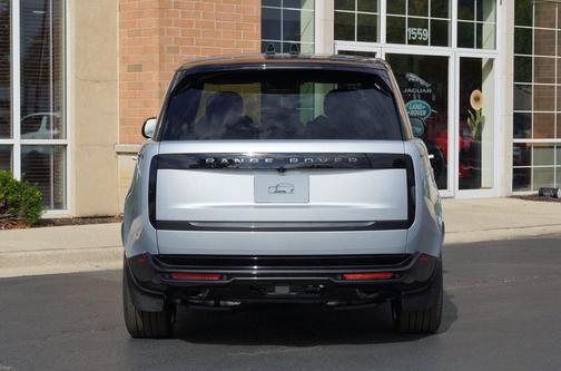 2025 Land Rover Range Rover P400 SE 7 Seat