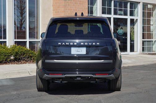 Santorini Black Metallic 2026 Land Rover Range Rover P530 SE