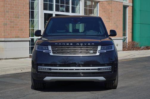 Santorini Black Metallic 2026 Land Rover Range Rover P530 SE