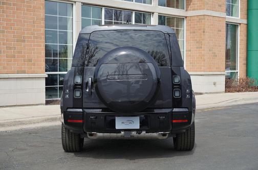 Carpathian Grey Premium Metallic 2026 Land Rover Defender P400 X-Dynamic SE