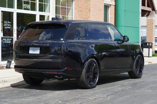 Santorini Black Metallic 2026 Land Rover Range Rover P400 SE 7 Seat