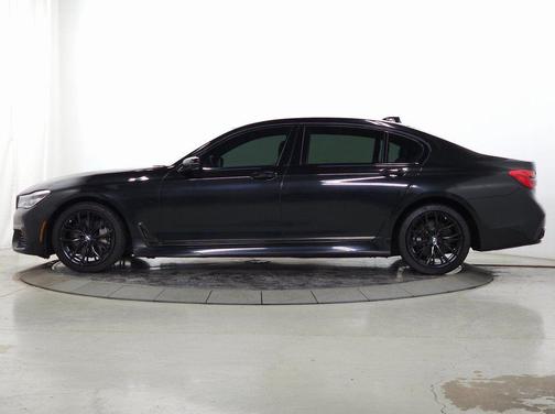 Black Sapphire Metallic 2019 BMW 750 i xDrive