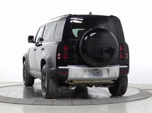 2025 Land Rover Defender 110 P300