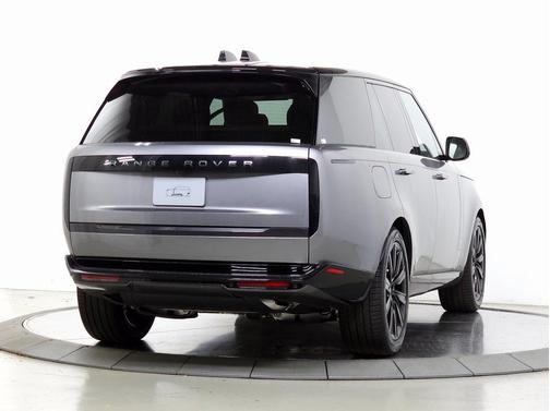2025 Land Rover Range Rover P400 SE
