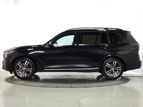 Black Sapphire Metallic 2023 BMW X7 xDrive40i