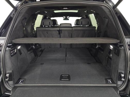Black Sapphire Metallic 2023 BMW X7 xDrive40i