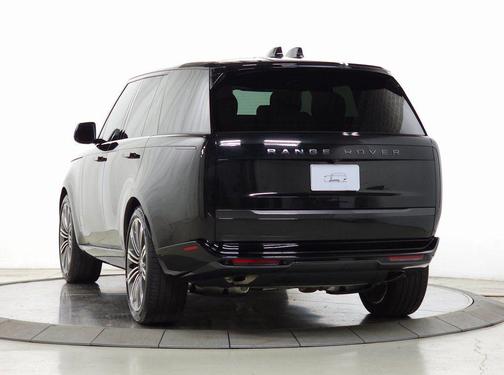 Santorini Black Metallic 2025 Land Rover Range Rover P400 SE