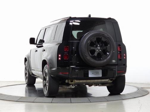 2022 Land Rover Defender 110 X-Dynamic SE