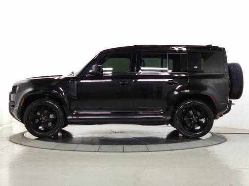 2022 Land Rover Defender 110 X-Dynamic SE