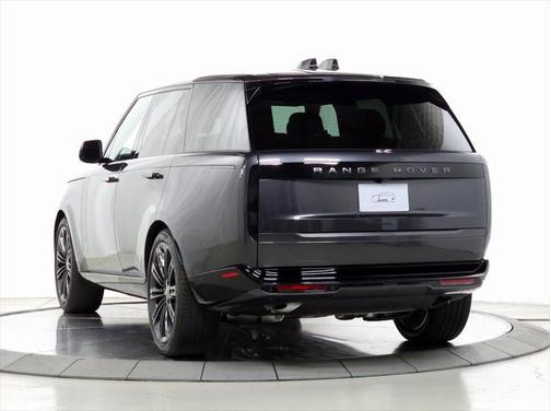 2025 Land Rover Range Rover P400 SE