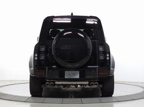 2025 Land Rover Defender 110 V8