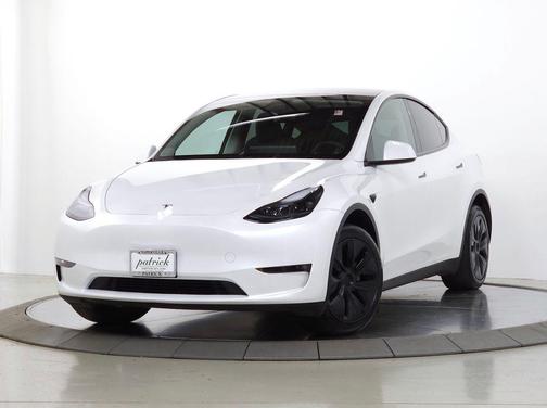 Pearl White Multi-Coat 2025 Tesla Model Y Long Range Dual Motor All-Wheel Drive