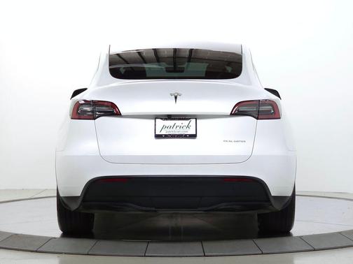 Pearl White Multi-Coat 2025 Tesla Model Y Long Range Dual Motor All-Wheel Drive