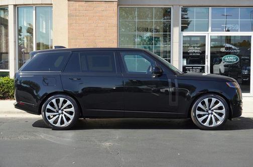 2025 Land Rover Range Rover P530 SE 7 Seat
