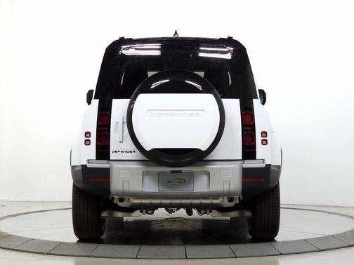 2025 Land Rover Defender 110 P300