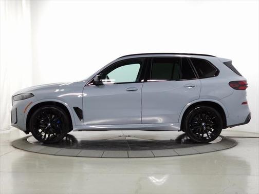 2024 BMW X5 M60i