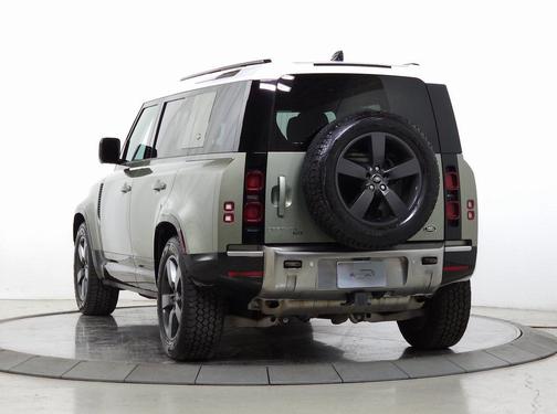 2022 Land Rover Defender 110 SE