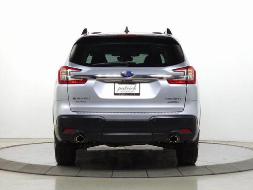 Ice Silver Metallic 2024 Subaru Ascent Limited 8-Passenger