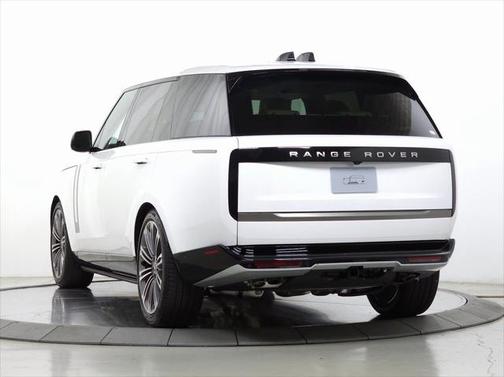 2025 Land Rover Range Rover P530 SE 7 Seat