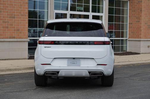 Fuji White 2026 Land Rover Range Rover Sport SE