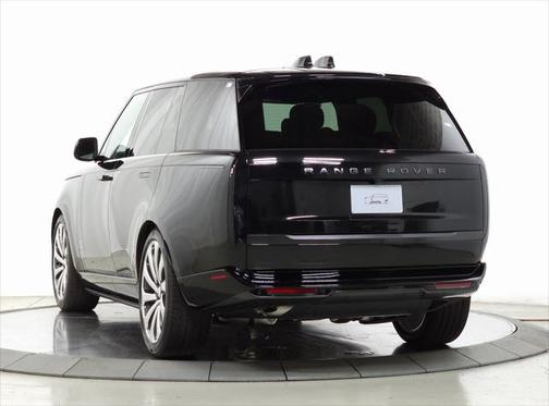 2025 Land Rover Range Rover P400 SE