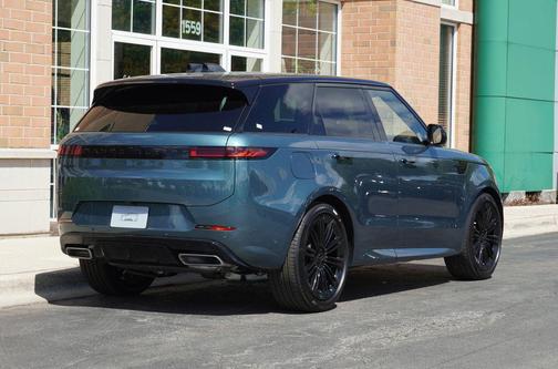 Giola Green Metallic 2026 Land Rover Range Rover Sport SE