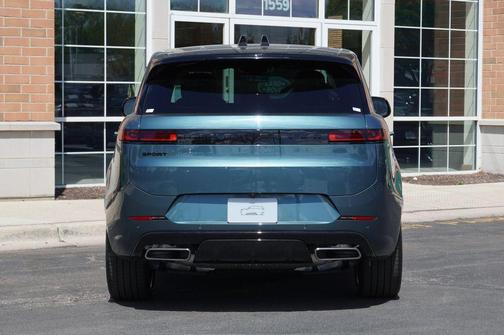 Giola Green Metallic 2026 Land Rover Range Rover Sport SE