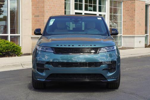 Giola Green Metallic 2026 Land Rover Range Rover Sport SE