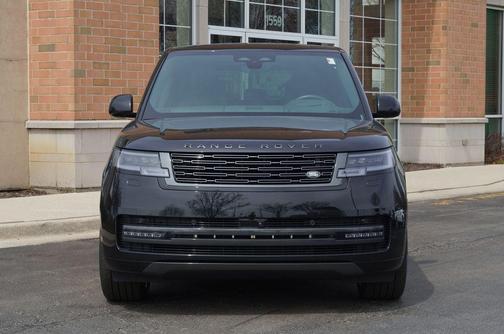 Santorini Black Metallic 2026 Land Rover Range Rover P400 SE