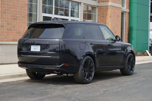 Santorini Black Metallic 2026 Land Rover Range Rover P400 SE