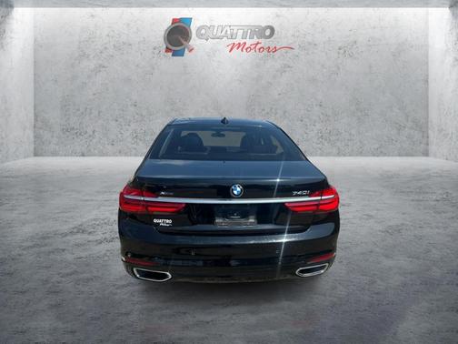 Black Sapphire Metallic 2019 BMW 740 i xDrive