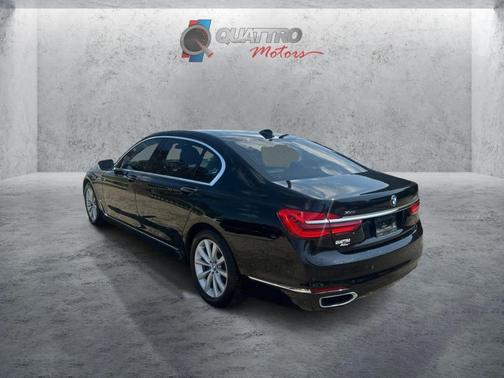 Black Sapphire Metallic 2019 BMW 740 i xDrive