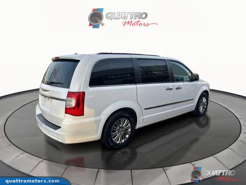 2016 Chrysler Town & Country Touring-L