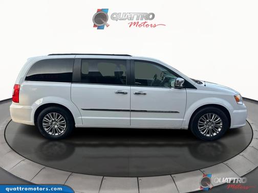 2016 Chrysler Town & Country Touring-L