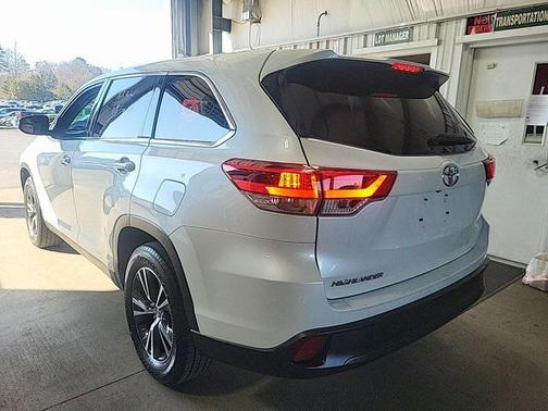 2019 Toyota Highlander LE I4