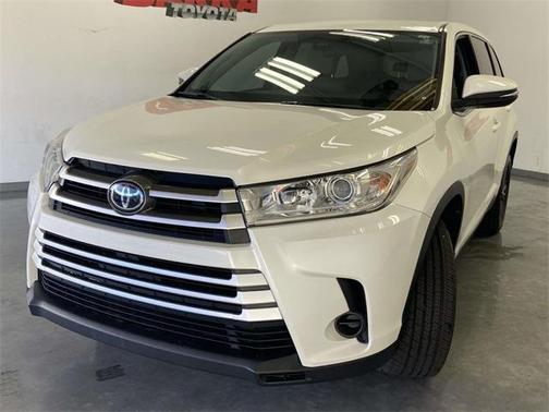 2019 Toyota Highlander LE I4