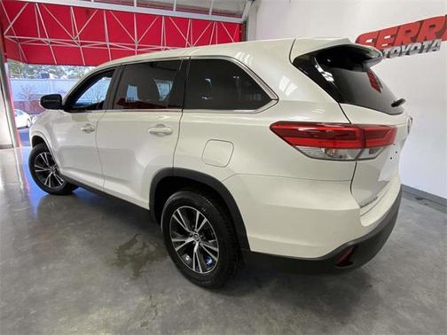 2019 Toyota Highlander LE I4