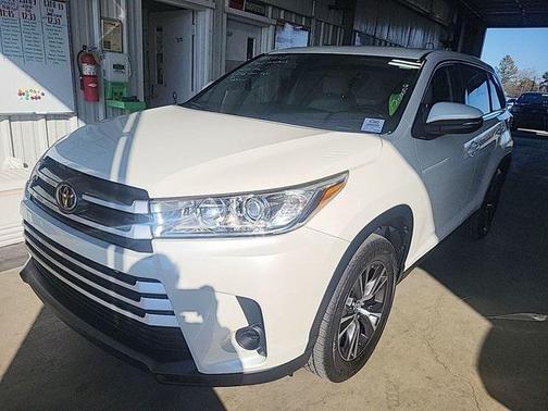 2019 Toyota Highlander LE I4