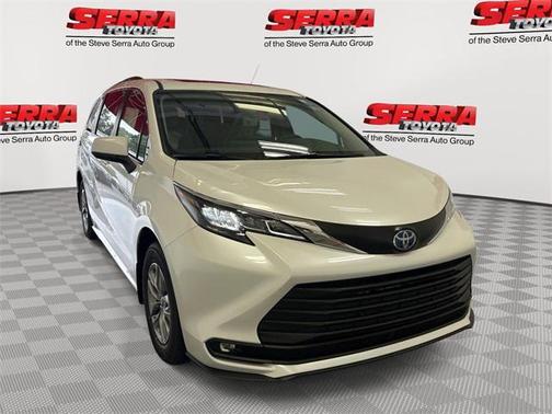 2025 Toyota Sienna XLE