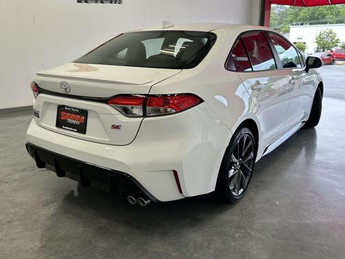 Ice Cap 2026 Toyota Corolla SE