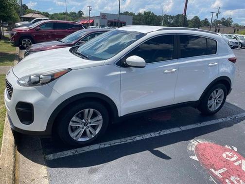 Photo 2 of 2 of 2017 Kia Sportage LX