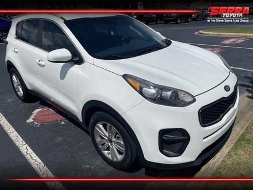 Photo 1 of 2 of 2017 Kia Sportage LX