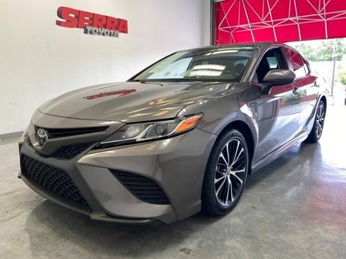 Photo 3 of 23 of 2020 Toyota Camry SE
