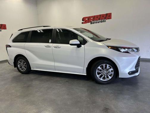 Wind Chill Pearl 2026 Toyota Sienna XLE