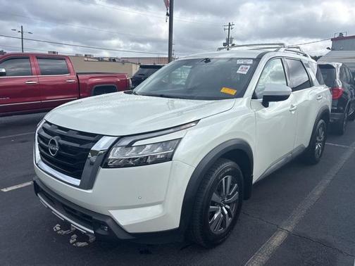2022 Nissan Pathfinder SL 4WD