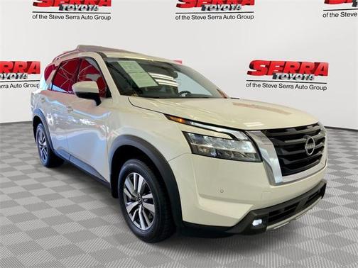 2022 Nissan Pathfinder SL 4WD