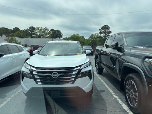 2025 Nissan Rogue SV