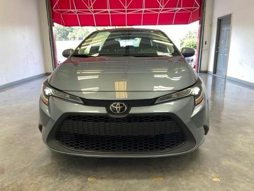 Photo 2 of 25 of 2021 Toyota Corolla LE
