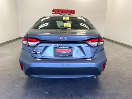 Photo 5 of 25 of 2021 Toyota Corolla LE